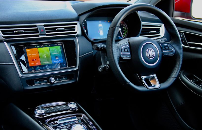 MG HS PHEV interior dashboard and display